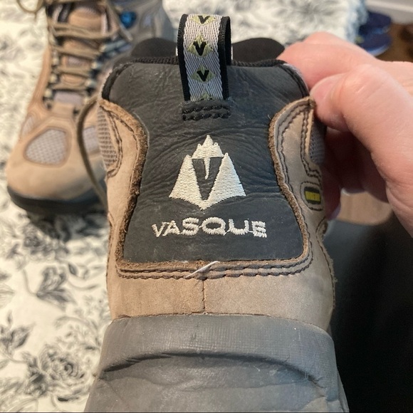 VASQUE Sz 9.5  Leather Gore-Tex Vibram Soles Hiking Boots - Picture 8 of 15